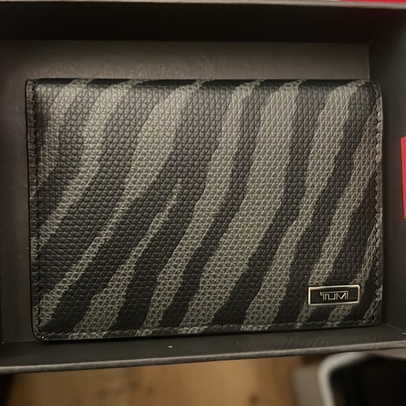 Tumi Other - NIB Tumi Tiger-Print Leather Folding Card Case constructed leather authentic/Box
